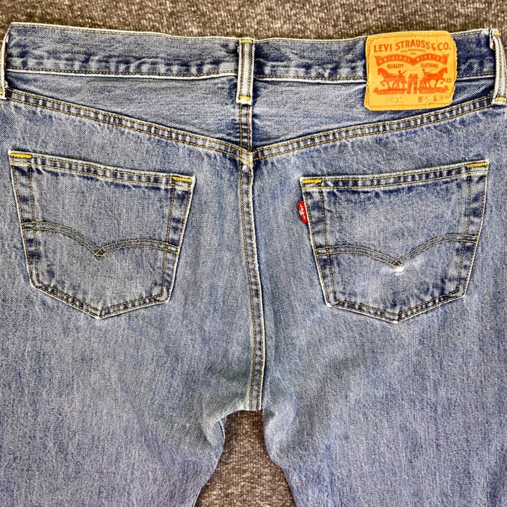 Levis 501 Original Jeans Mens 33x31 Blue Straight Light Wash Casual Button Fly